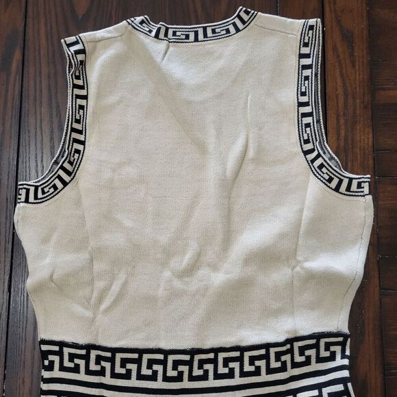 Women’s Slim Fit Sleeveless Pleated Dress – NWOT - L - Picture 4 of 7